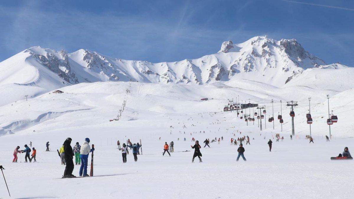 Erciyes, yarıyıl tatilinde 1.4 milyon misafiri konuk etti.