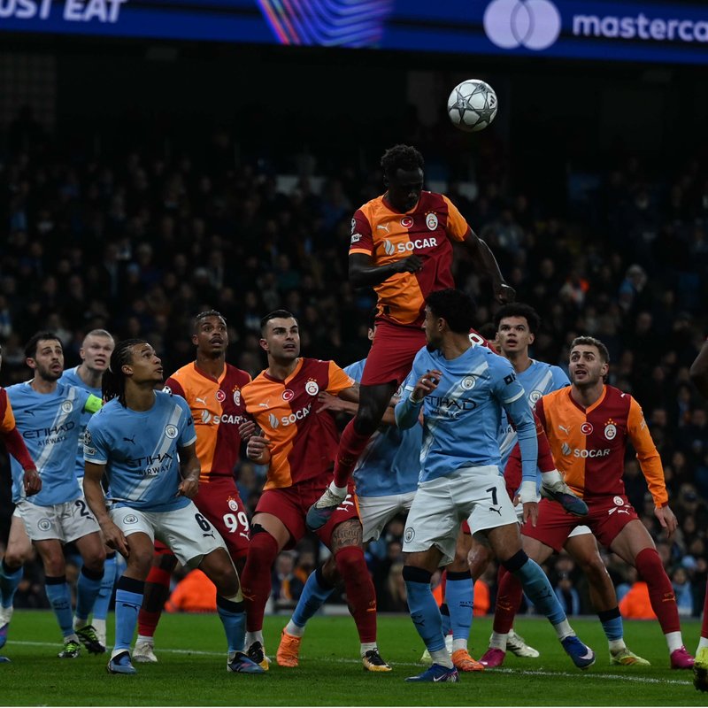 Yazarların Galatasaray üzerine dikkat çeken değerlendirmesi: Okan Buruk hakkında görüş bildirdi!