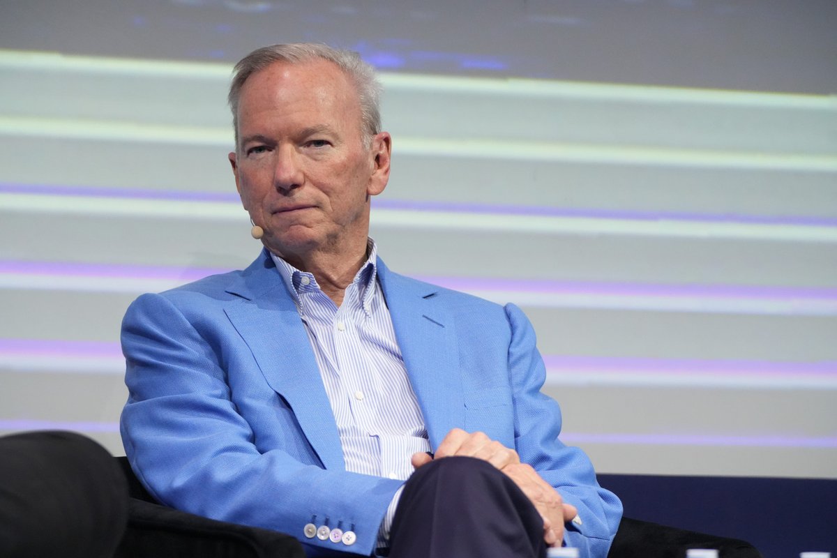 Arizona students boo former Google CEO Eric Schmidt as he talks about AI during graduation speech