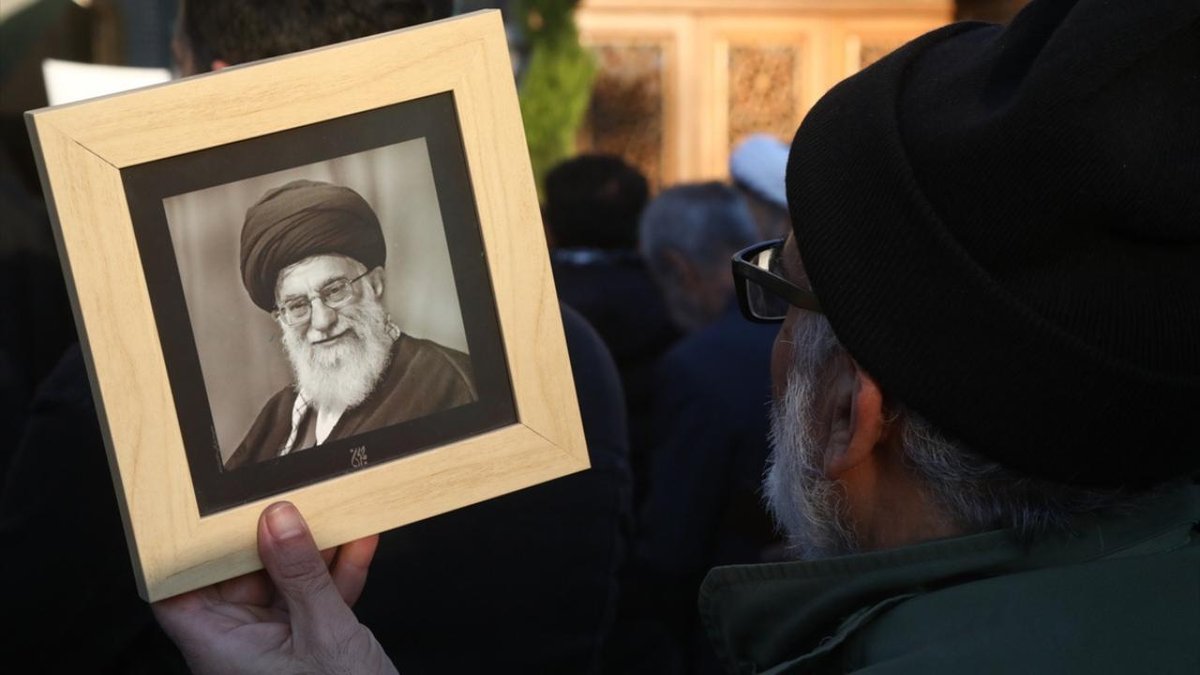 İran'ın dini lideri Hamaney öldü: Şimdi ne olacak?