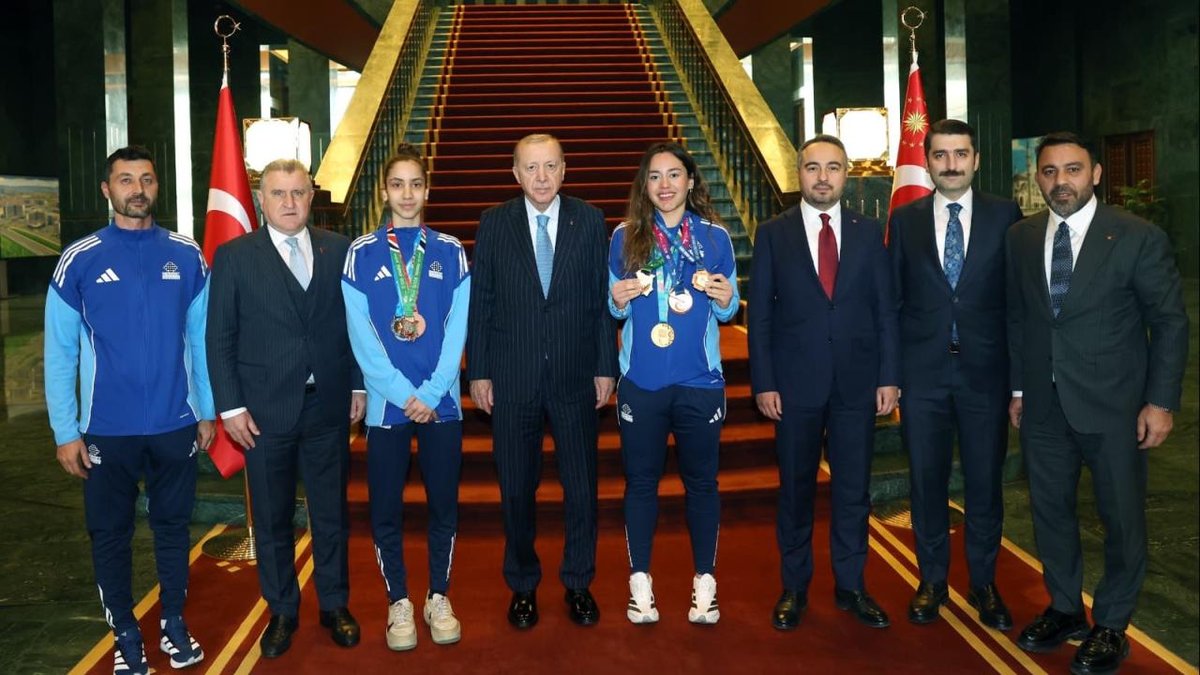 Cumhurbaşkanı Erdoğan, ulusal tekvando sporcularıyla bir araya geldi