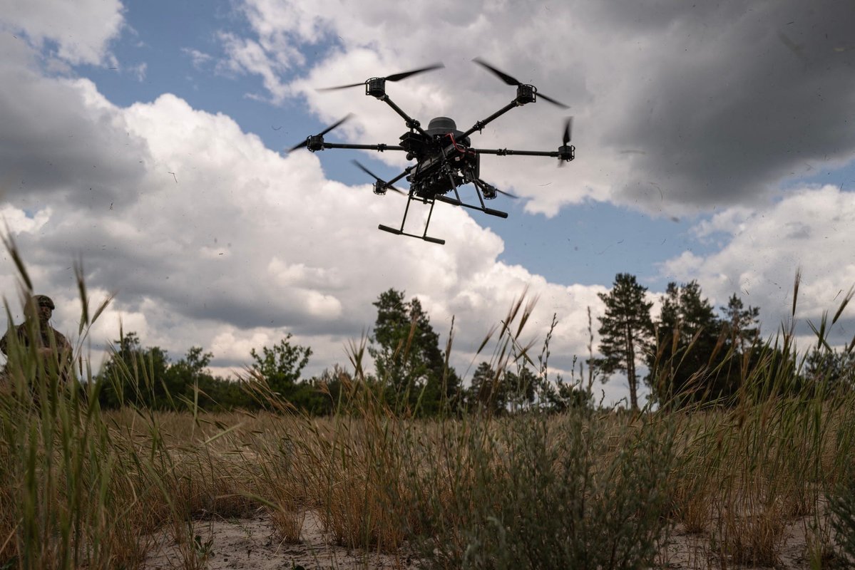 Ukrayna askerleri, bir robot üreticisini savaşta dronla botunu kullanarak şaşırttı