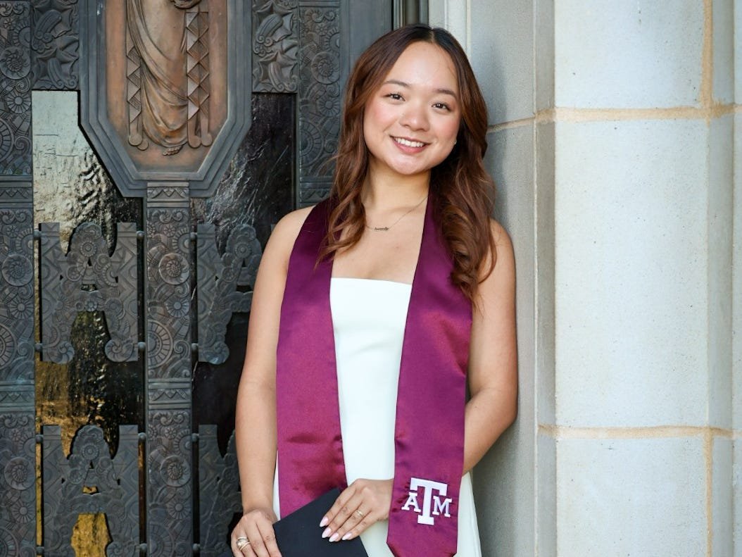 I graduated college this week without a job lined up. It: feels like everyone else has their future figured out except me.