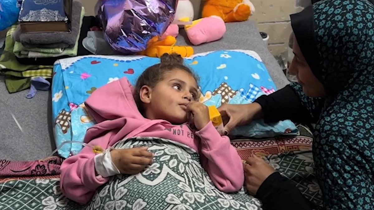 "Gazze'deki hastane köşelerinde tedavi bekleyen çocuklar hayatta kalma mücadelesi veriyor"