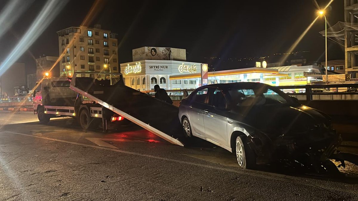 Hatay'da bariyere çarparak kaza yapan araç sürücüsü yaralandı