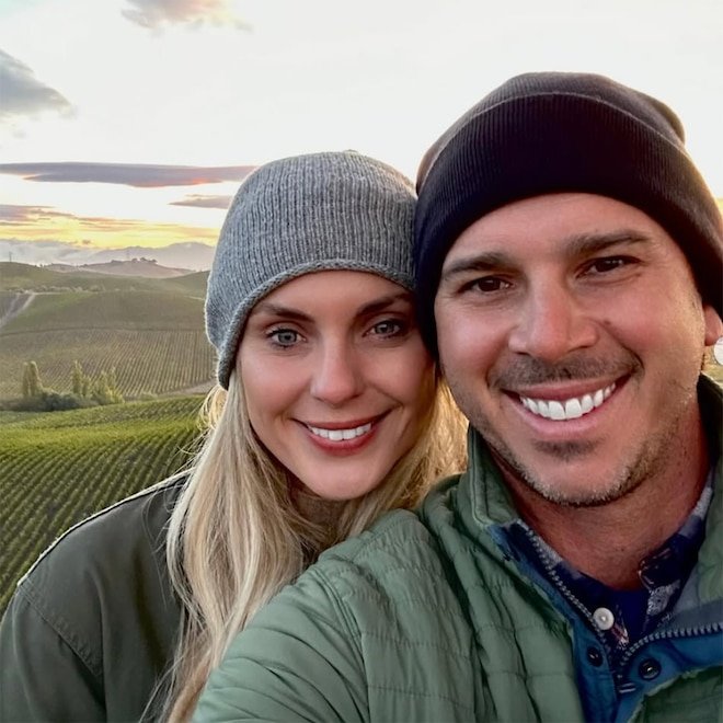 "Eski Bachelorette yarışmacısı Ben Flajnik ve eşi Christina, ilk çocuklarını kucakladı"