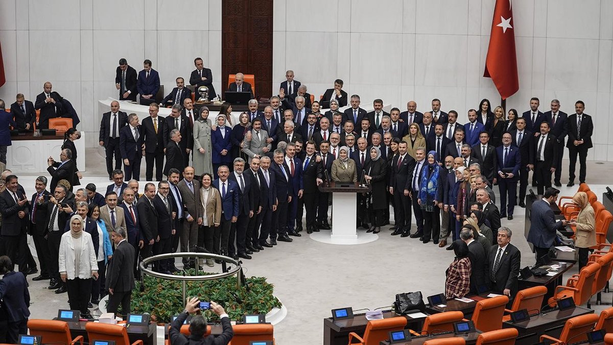 "Türkiye Büyük Millet Meclisi'nde kırk gün süren bütçe görüşmeleri tamamlandı"