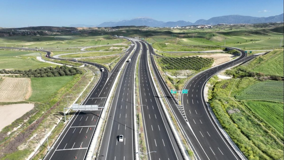 "Türkiye'nin karayolu ağı, 30 bin kilometre uzunluğuna erişti"