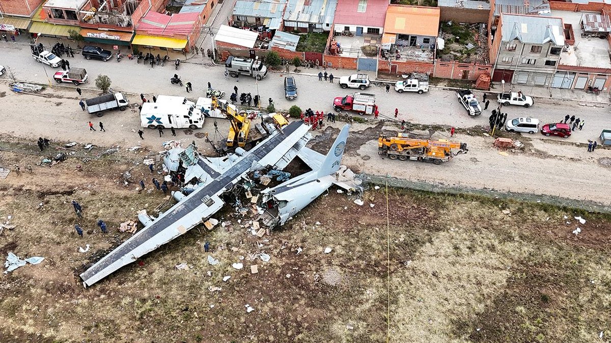 Bolivya'da kargo uçağının düşmesi sonucu ölenlerin sayısı 22'ye çıktı