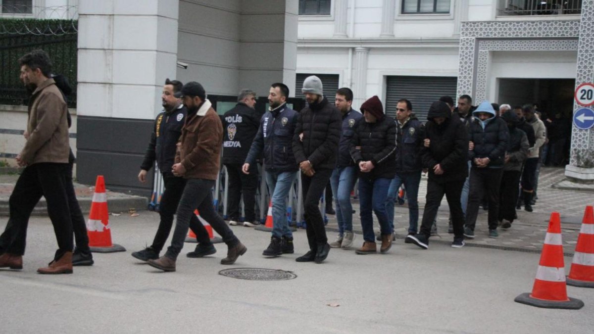 "Kocaeli'de Yapay Zeka Operasyonu: 24 Kişi Gözaltına Alındı"