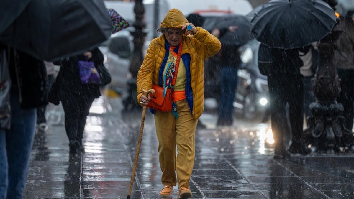 Meteoroloji'den 53 il için uyarı: Fırtına, kar ve sağanak yağışlar geliyor