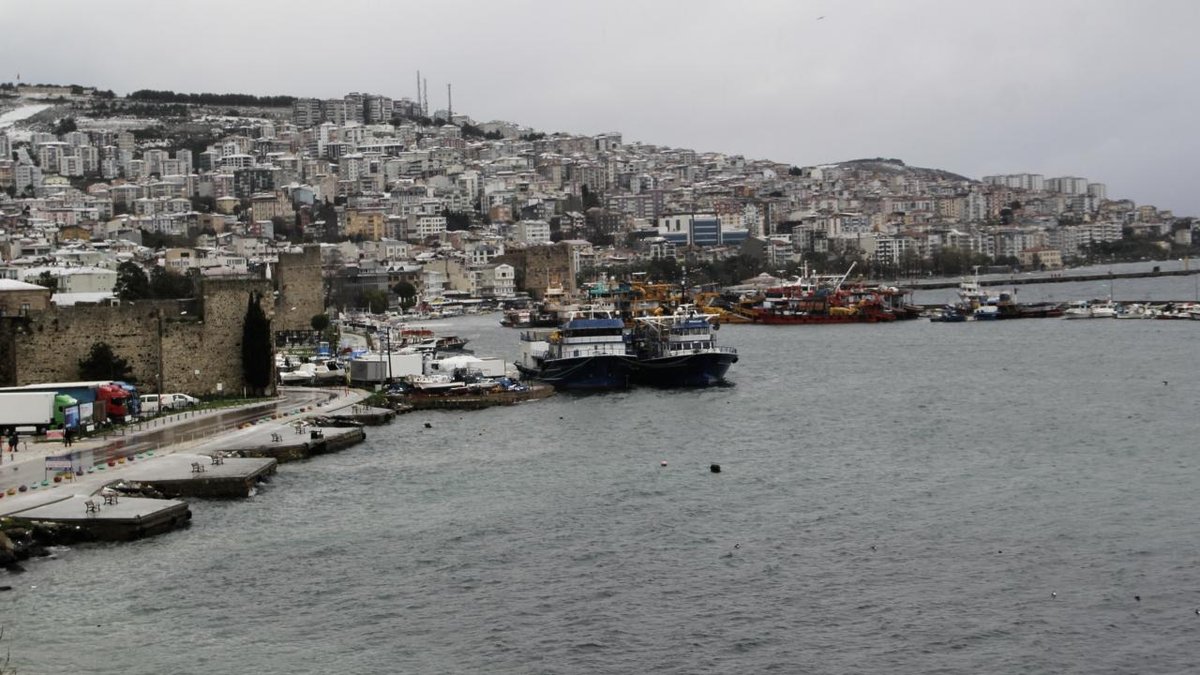 Şiddetli rüzgar, deniz taşımacılığına ciddi şekilde engel teşkil etti