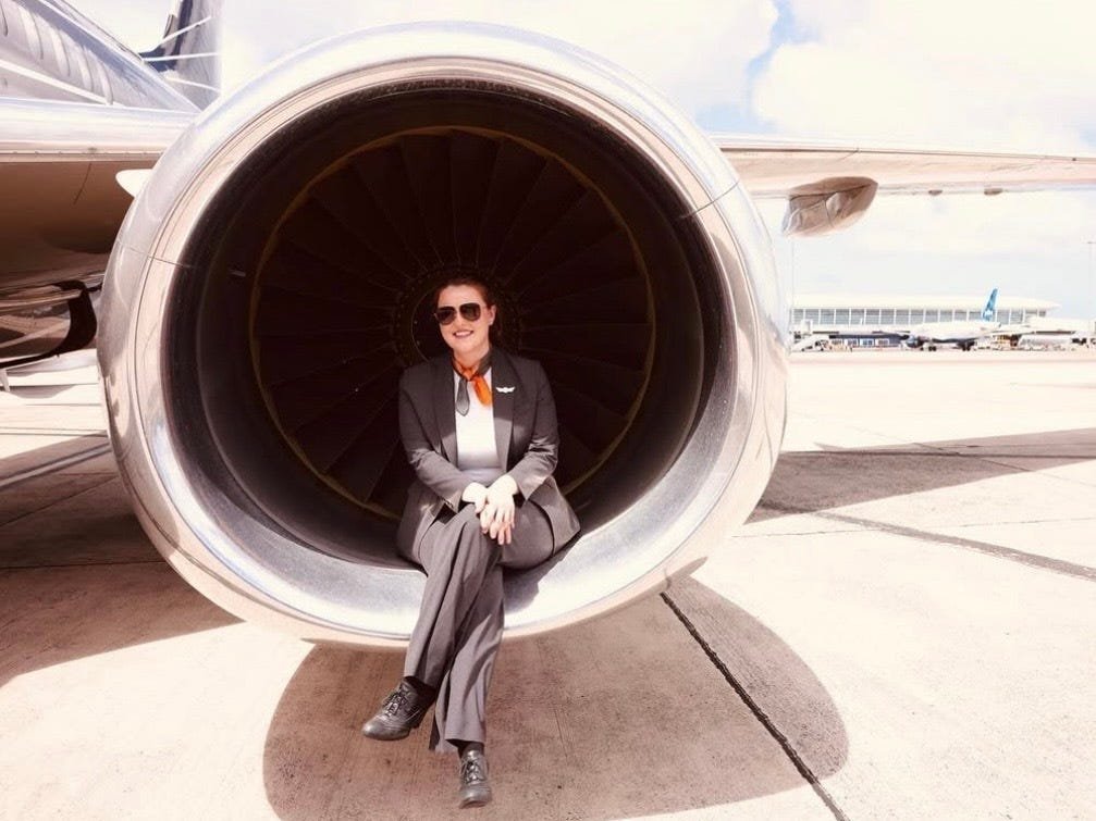 "Yıllık 100,000 Dolar'dan Fazla Kazanan Özel Jet Hostesi Olmak Nasıl Bir Deneyim?"