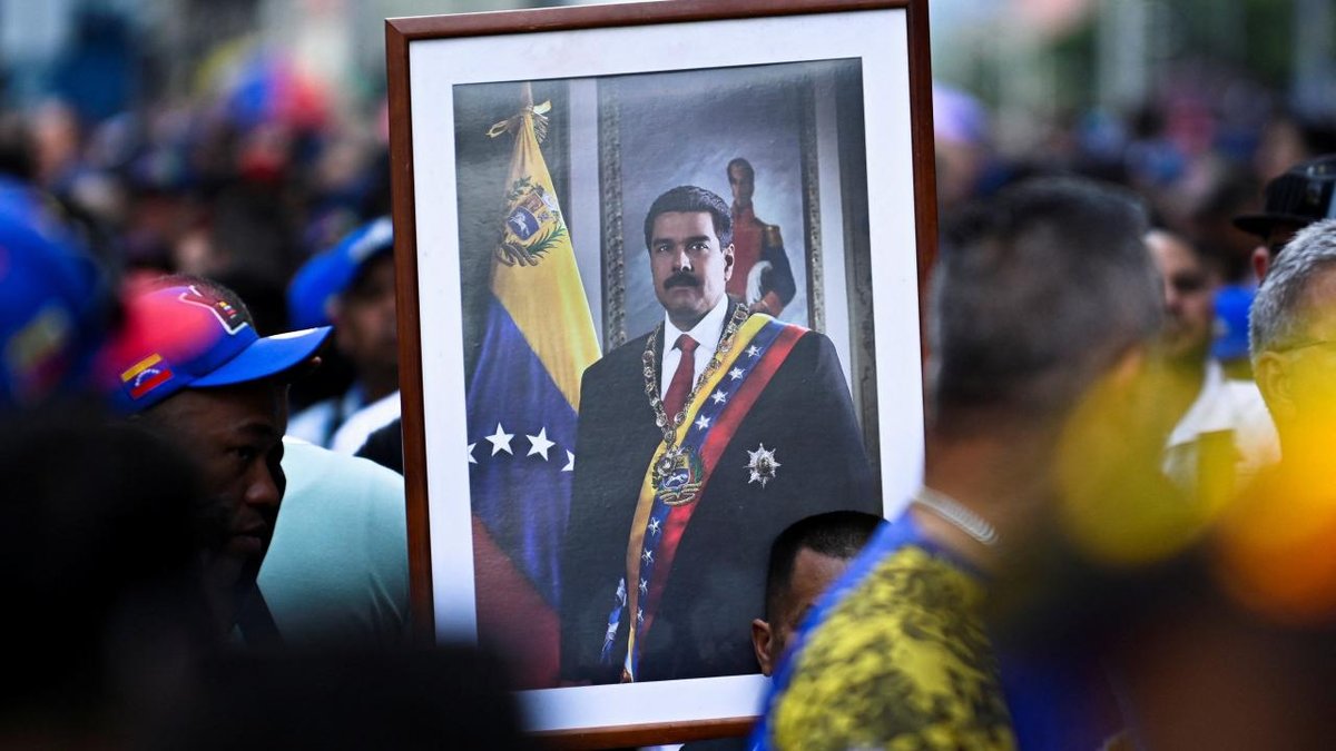 "Venezuela'nın başkanlık konutunun: etrafında silah atışları duyuldu"
