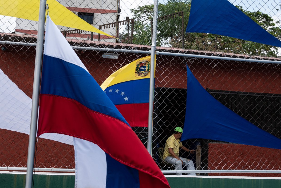 "Rusya'nın petrol şirketi, ABD askeri operasyonuna rağmen Venezuela varlıklarını koruyacağını açıkladı"