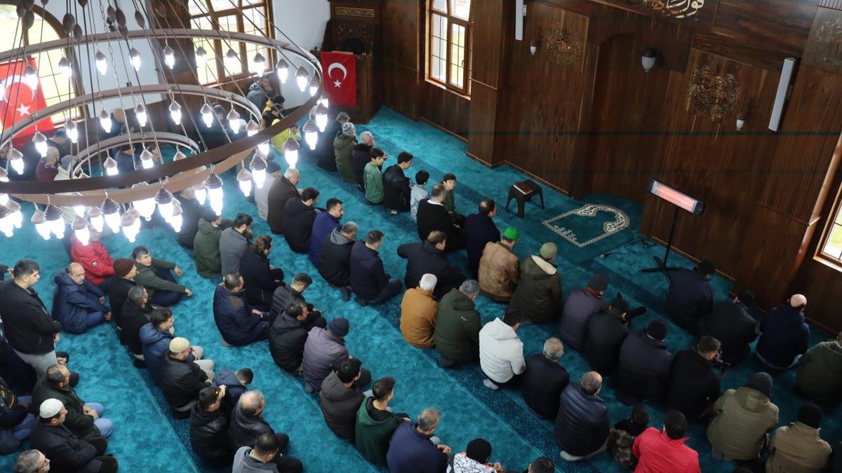 Yeniden yapılan Gazze Şehitleri Camii, ibadet için hizmete girdi