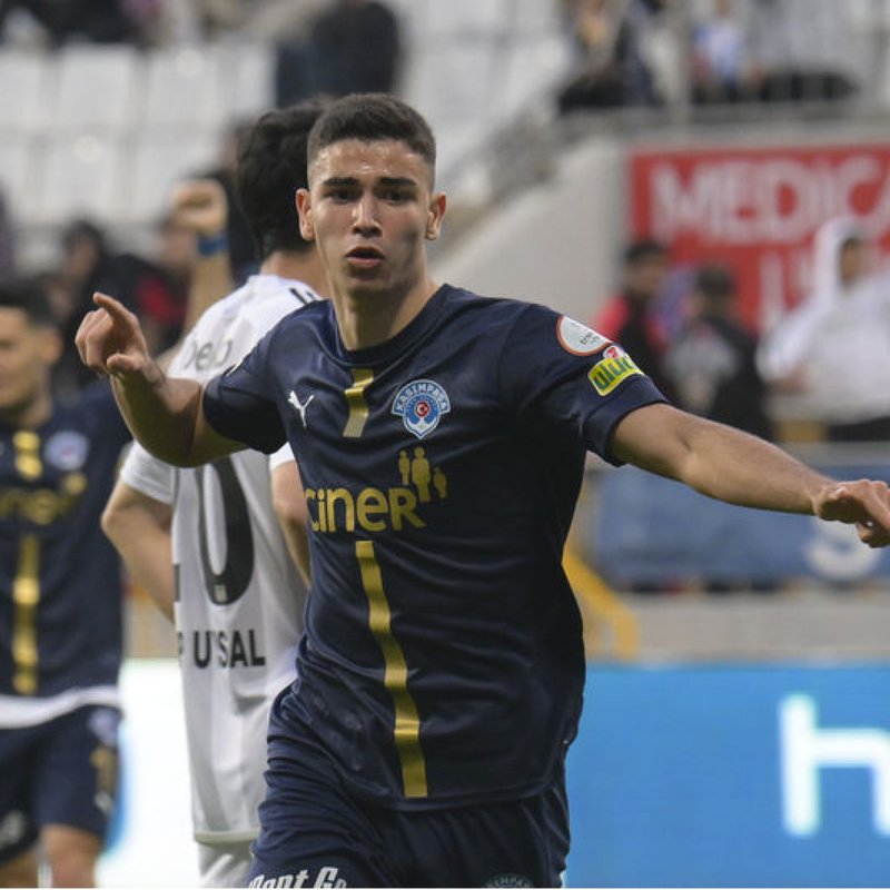 Yasin Özcan, Beşiktaş'a katılmak üzere İstanbul'a geldi!
