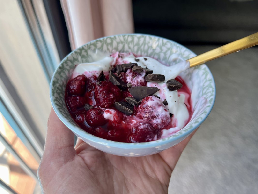 I lost 35 pounds without giving up dessert. Having this: dietitian-approved snack before bed helps me satisfy my sweet tooth.