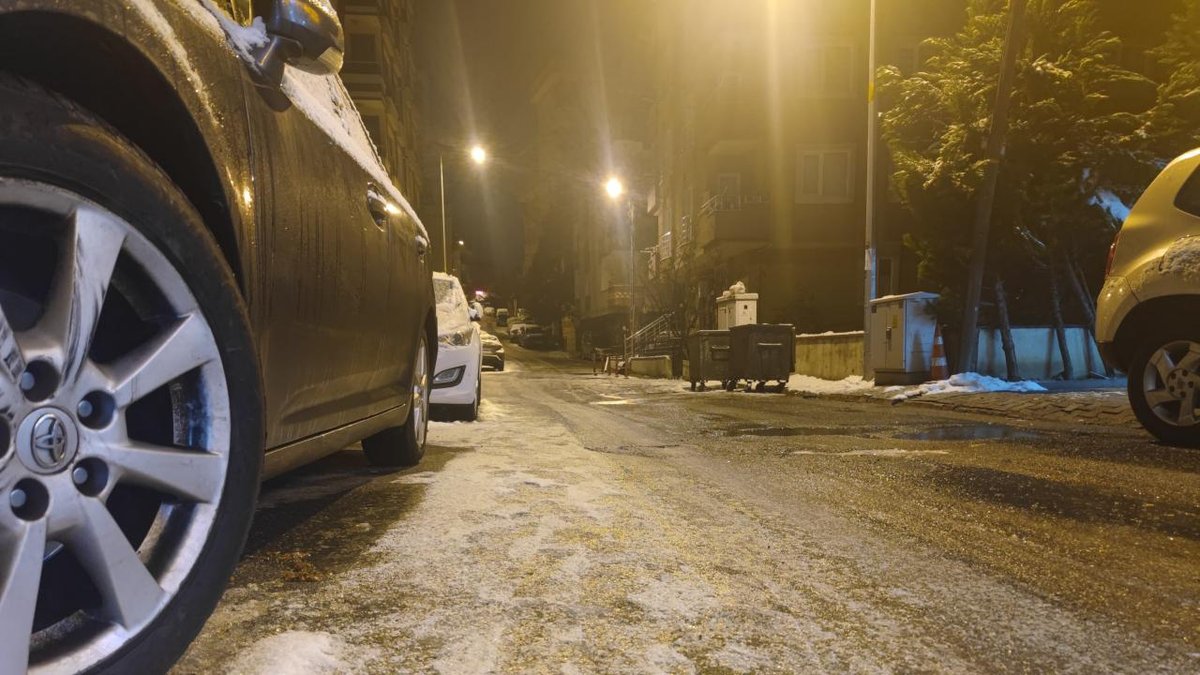 "İstanbul'da yeni yıl gecesi için kaygan zemin ve buzlanma uyarısı yapıldı"