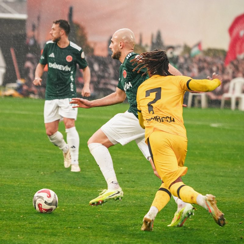 "İstanbul'da futbol maçında filelere gol gitmedi!"