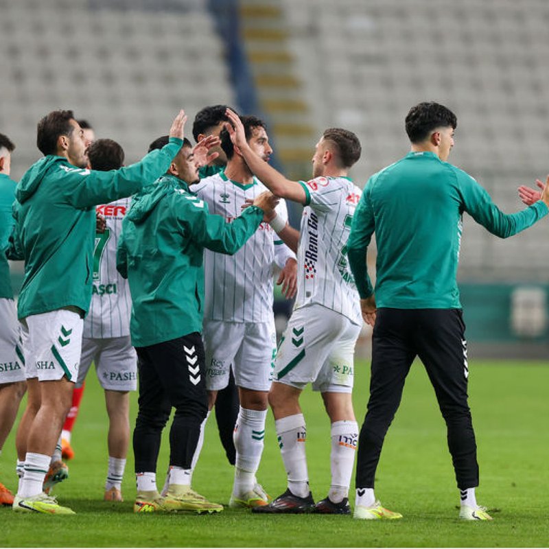 "Futbolcularımızın performansından ötürü mutluyuz"