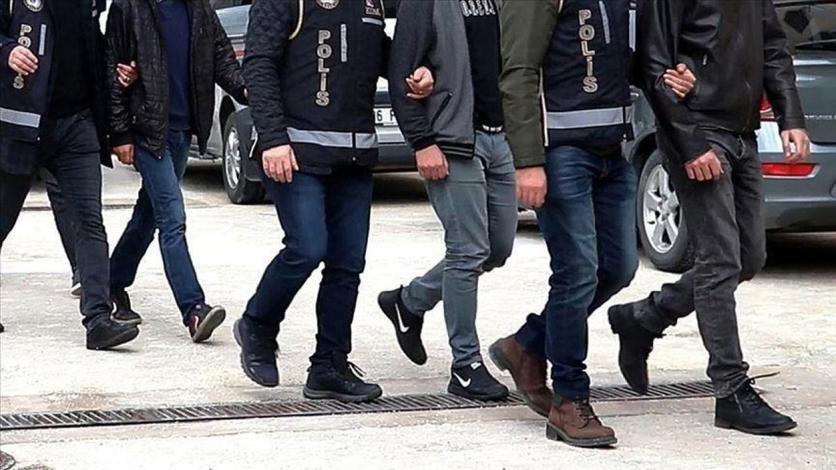 Buca Belediyesi'ne yönelik rüşvet soruşturması kapsamında 25 kişi gözaltına alındı