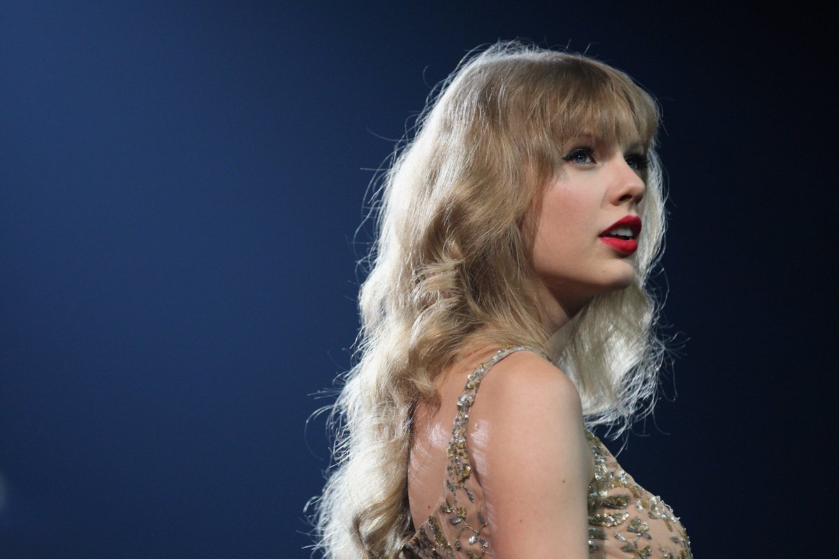 Taylor Swift says she felt 'completely washed-up' at: 22 after being hailed as a teen phenom
