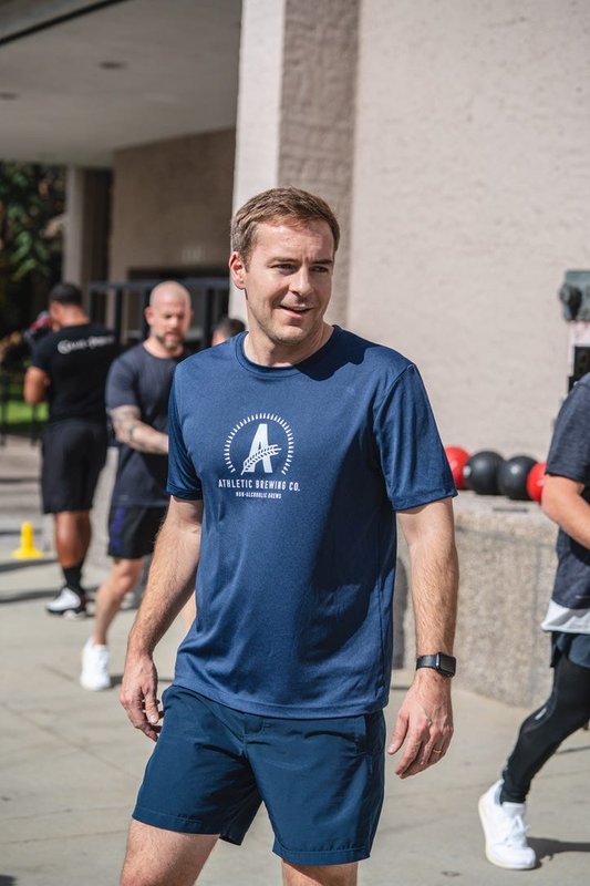 Athletic Brewing CEO'sunun Günlük Yaşamı: Spor ve Britanya Cinayet Gizemleri ile Dolu Bir Gün