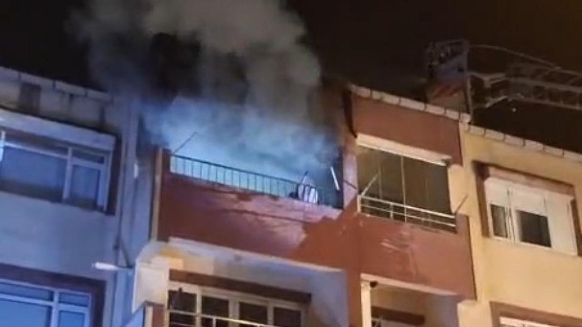 Kocaeli'de Dört Katlı: Bir Apartmanda Alevler Yükseldi