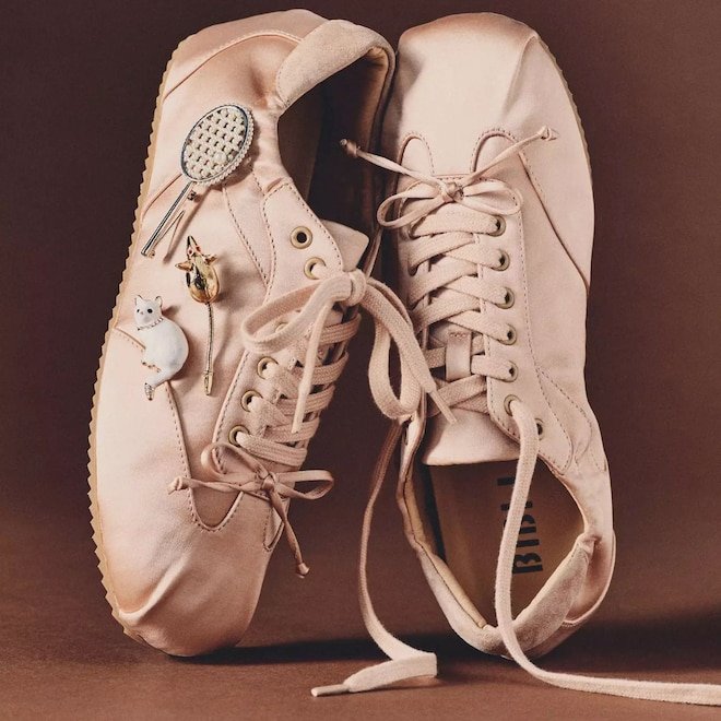Anthropologie'de İndirimli Spor Ayakkabılar: 60 Dolar Altında Balerin Sneaker Modelleri ve Diğerleri