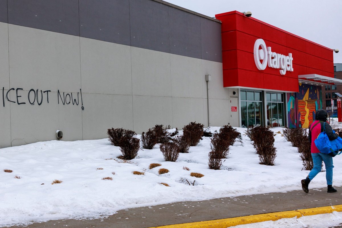 "Target'ın İK müdürünün personeline gönderdiği notta, Minneapolis'teki ICE baskınlarıyla ilgili 'beklenen aksaklıklar' vurgulandı"