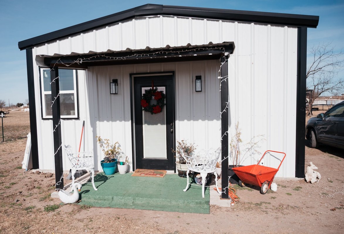 A woman built her mom a $33,000 tiny home on her family's Texas property. Here are 5 things she learned from the process.