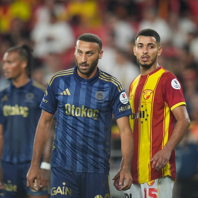 Fenerbahçe ile yollarını ayıran Cenk Tosun, takımdan ayrıldı!