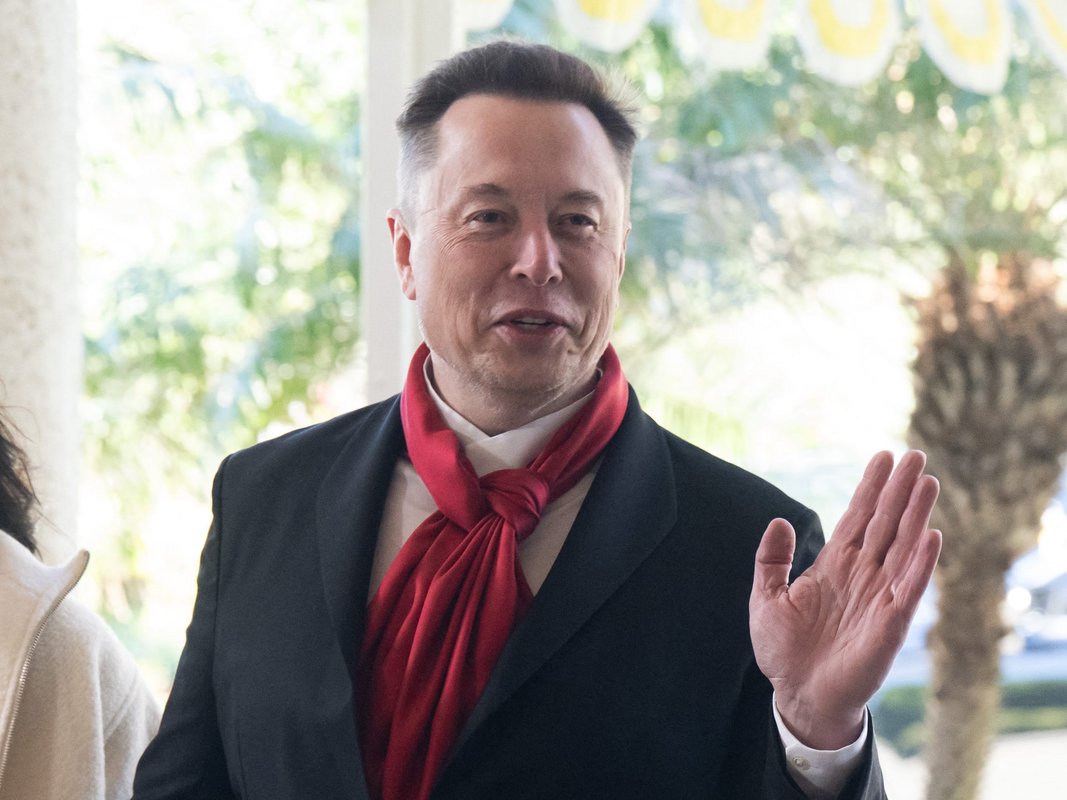 Delaware judge reassigns 3 Elon Musk cases while denying LinkedIn-emoji-related bias claims