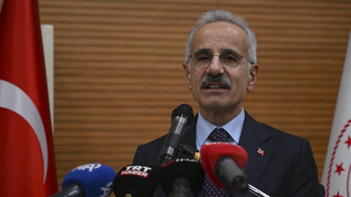 Bakan Uraloğlu: PTT'yi, sürekli yenileyerek hizmet kalitesini artırıyoruz