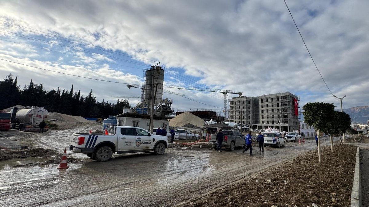 Hatay'da kanalizasyon sistemine beton döken şirketin çalışmaları sonlandırıldı