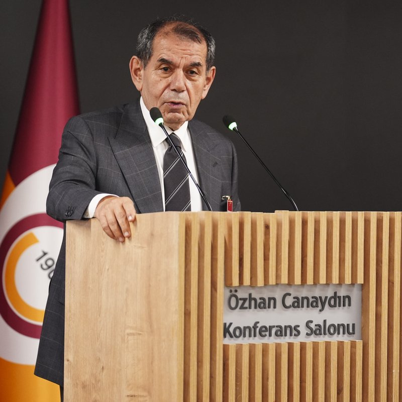 "Dursun Özbek'ten yeni transfer açıklamaları!"