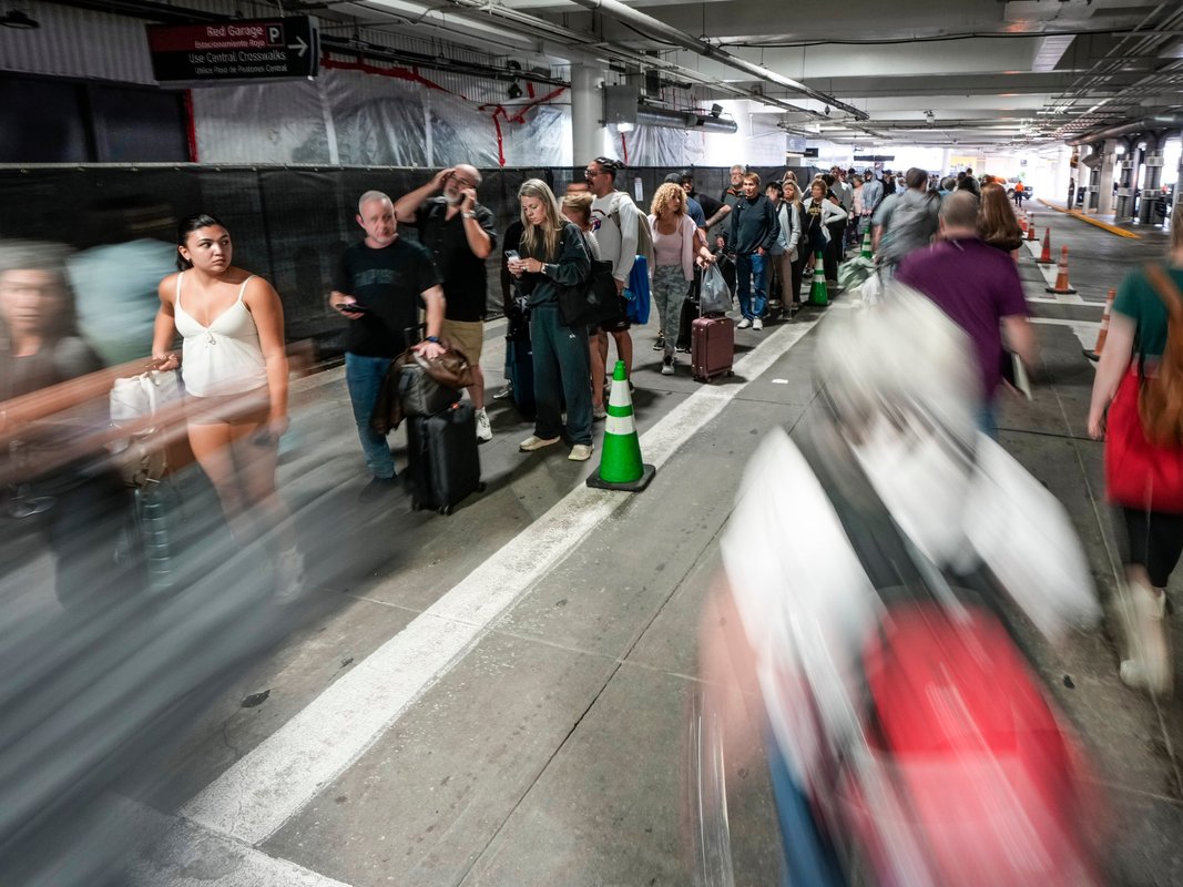 Photos show TSA lines clogging airports and snaking into parking garages during partial government shutdown delays