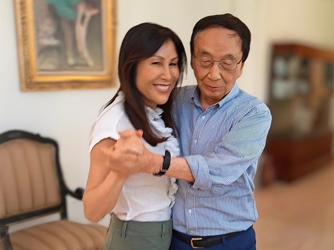 I'm a doctor who tracks my health.: My 93-year-old dad does none of that.