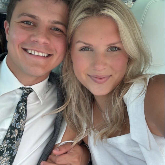 Travis Clark, İlişki Skandalından Üç: Ay Önce Eşi Katie Bates'i Onurlandırdı