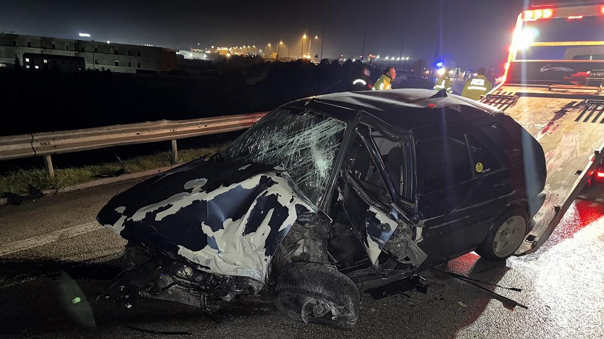 "Bariyerlere çarpan araç kullanılmaz hale geldi"