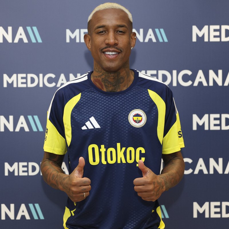 Fenerbahçe futbolcuları sağlık kontrolünden geçti