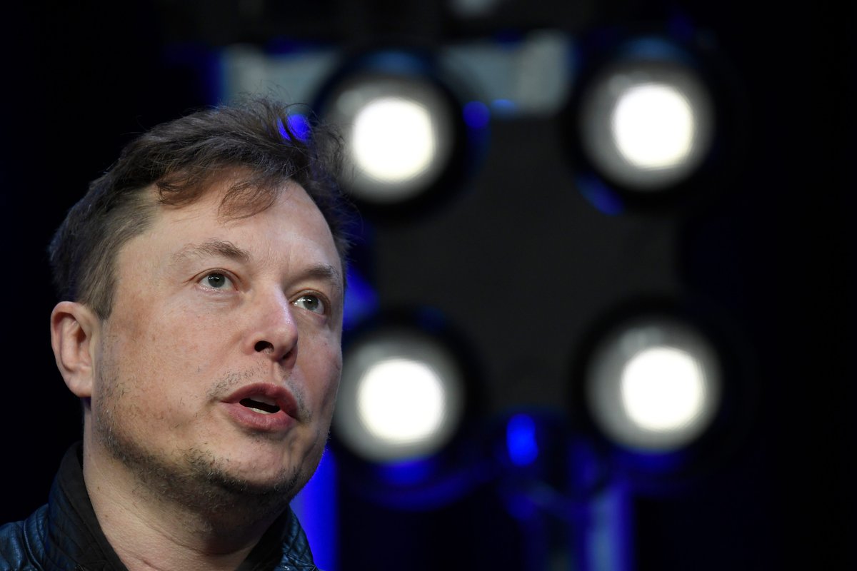 Elon Musk offers to pay the salaries of TSA agents