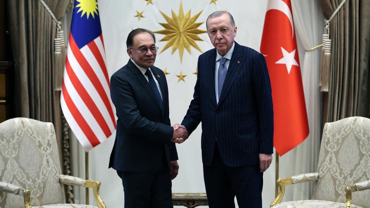 Cumhurbaşkanı Erdoğan, Malezya'nın Başbakanı Enver ile bir araya geldi