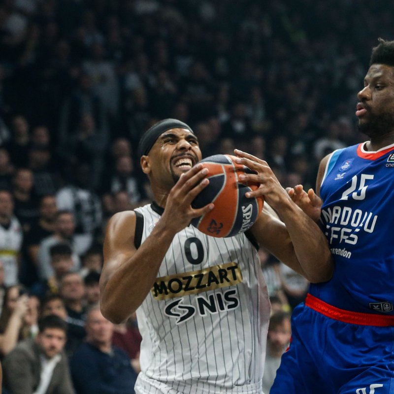 Brandon Davies basketbolu bıraktı