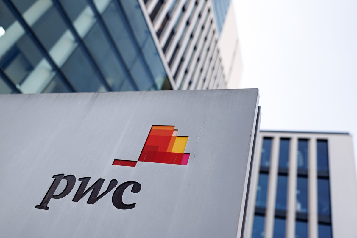 "PwC, ofislerinde giriş seviyesinde: danışmanlık pozisyonlarının sayısını azaltıyor"