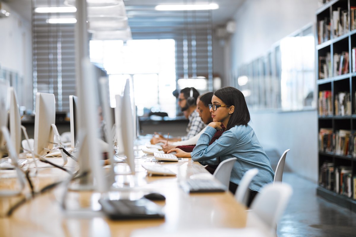 I'm a college admissions expert, and my top students use AI. Here's how your kids should use AI on their essays.