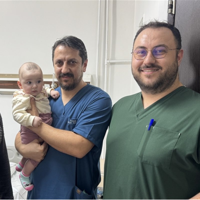 "Üç Aylık Bebek, Böbrek Yetersizliğini Aşmayı Başardı"