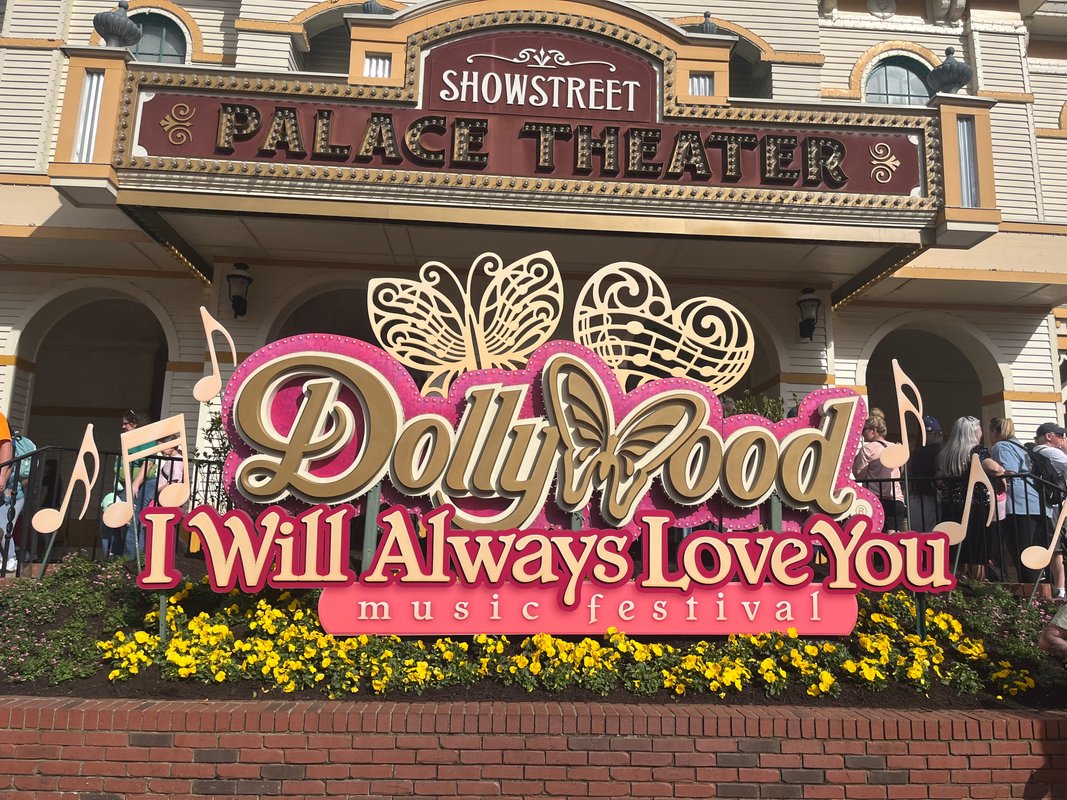 After 100 trips to Disney, I finally tried Dollywood. Many things surprised me about Dolly Parton's Southern theme park.