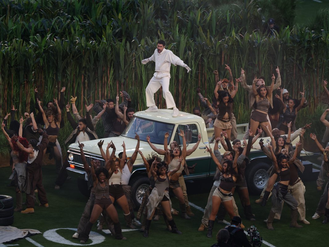"Bad Bunny'nin Super Bowl LX: Yarı Final Gösterisinde Kaçırdığınız Ayrıntılar"